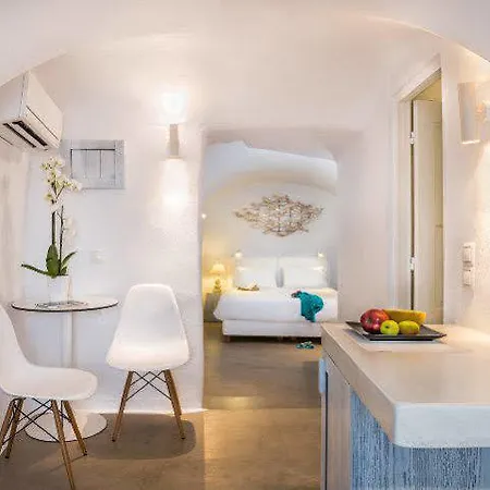 Otel On The Rocks Santorini 4*