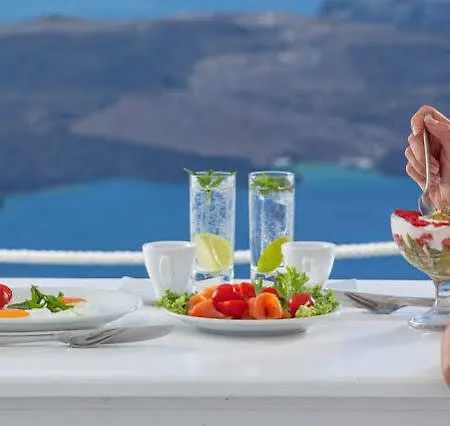 On The Rocks Santorini ホテル 4*